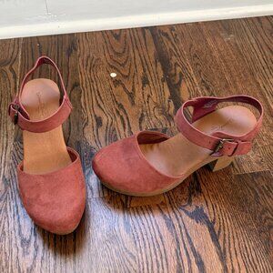 Universal Thread Clogs